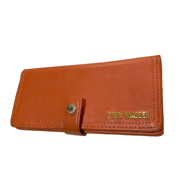 Steve Madden fall orange wallet. 🧡 - Picture 2 of 4